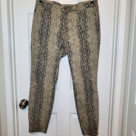 Judy Blue Sz 16W Skinny Mid Rise, Snake Skin Jeans - Picture 1 of 11